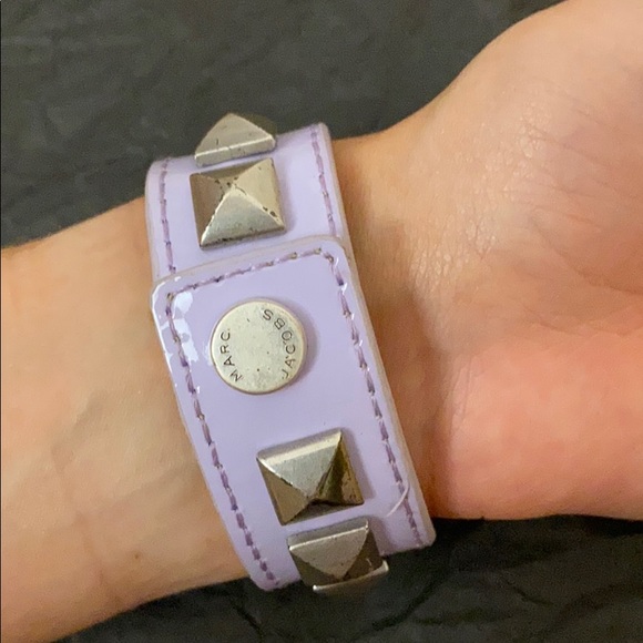 💜 RARE The Marc Jacobs Studded Leather Cuff 💜 - Picture 2 of 8